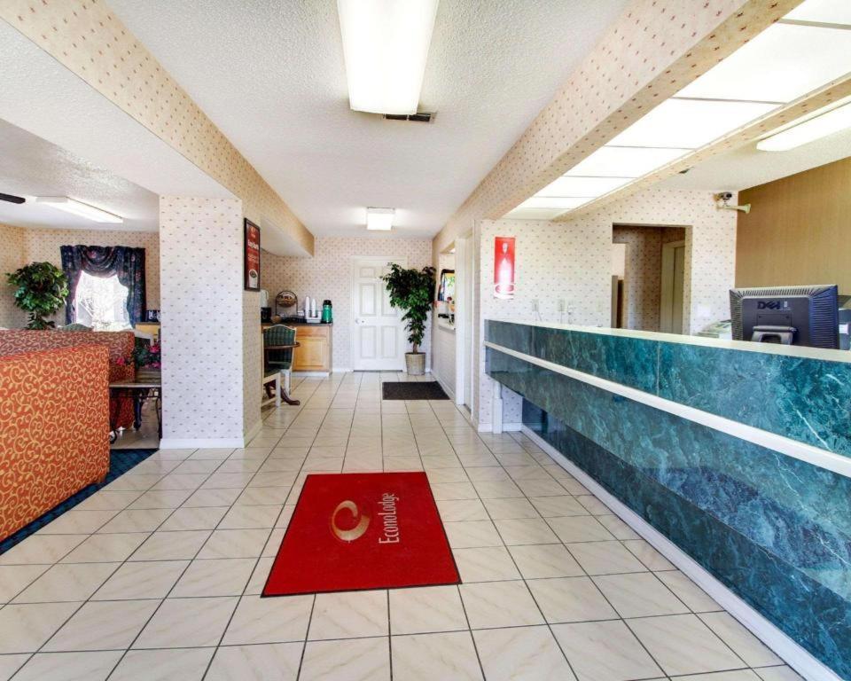 Econo Lodge Pearl Exterior photo