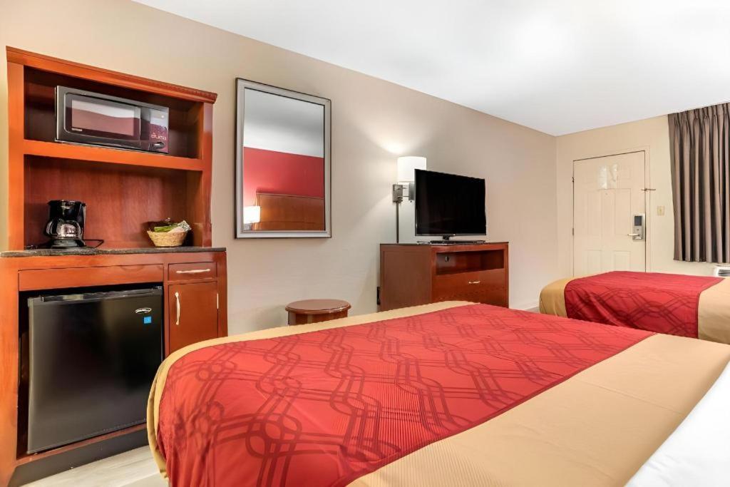 Econo Lodge Pearl Exterior photo
