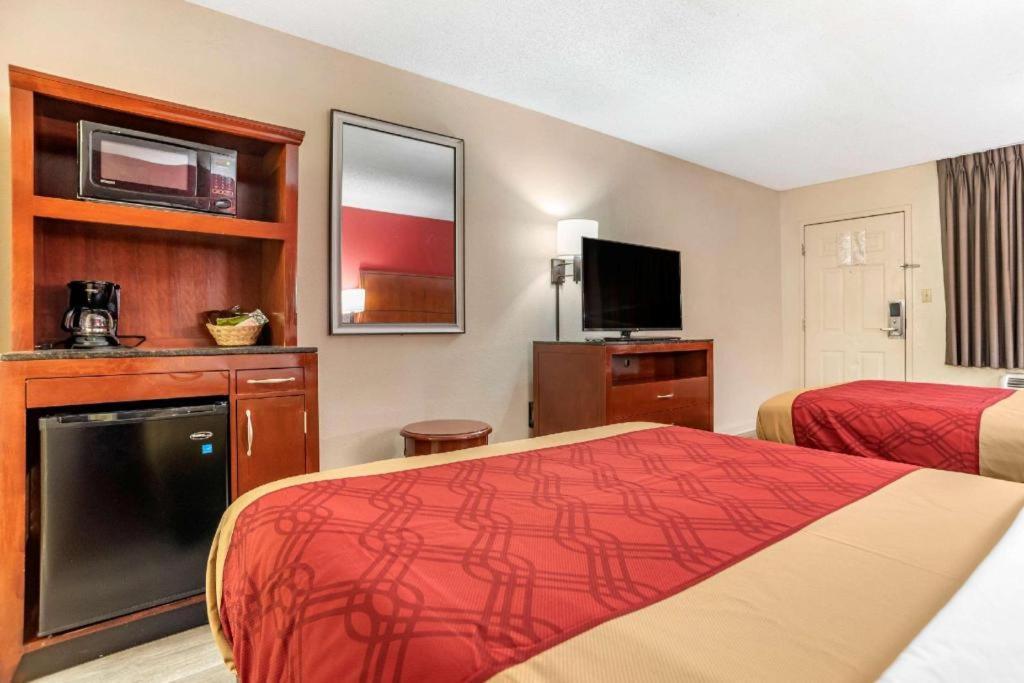 Econo Lodge Pearl Exterior photo