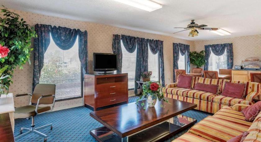 Econo Lodge Pearl Exterior photo
